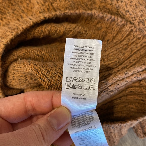 Primark | Sweater with embroidered floral detail on sleeves | Size Medium - Picture 4 of 5